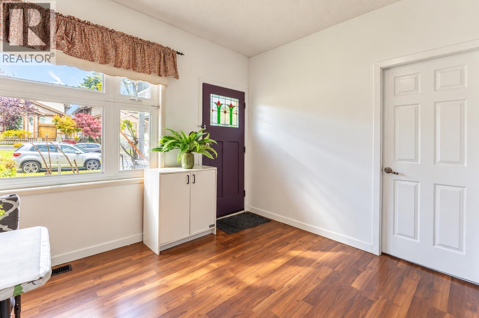 7620 14th Avenue, Burnaby, British Columbia  V3N 2A5 - Photo 2 - R3176994