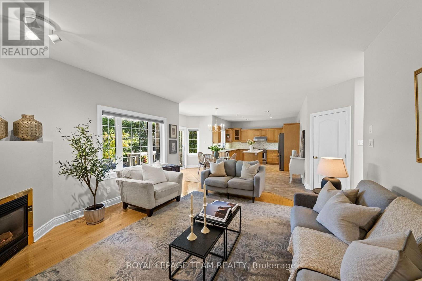 136 Shaughnessy Crescent, Ottawa, Ontario  K2K 2N3 - Photo 3 - X14099662