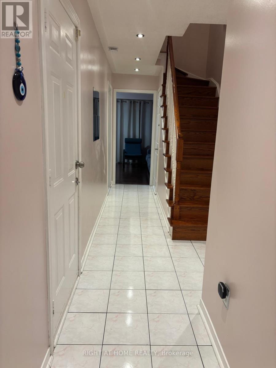 Upper - 3843 Densbury Drive, Mississauga, Ontario  L5N 6Z3 - Photo 16 - W14084902