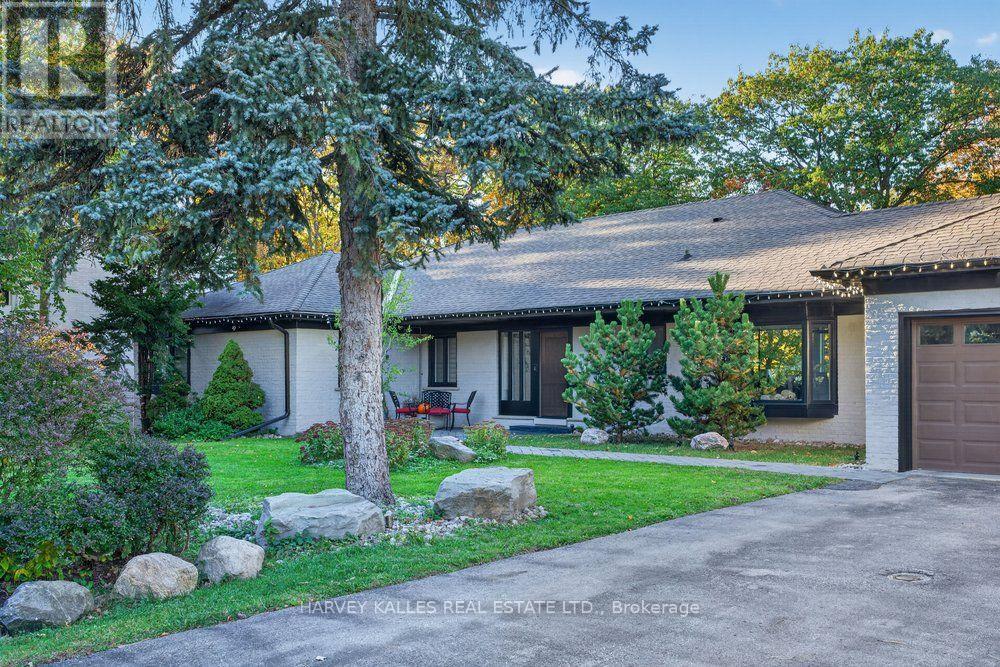 140 Sandringham Drive, Toronto, Ontario  M3H 1E3 - Photo 2 - C14099546