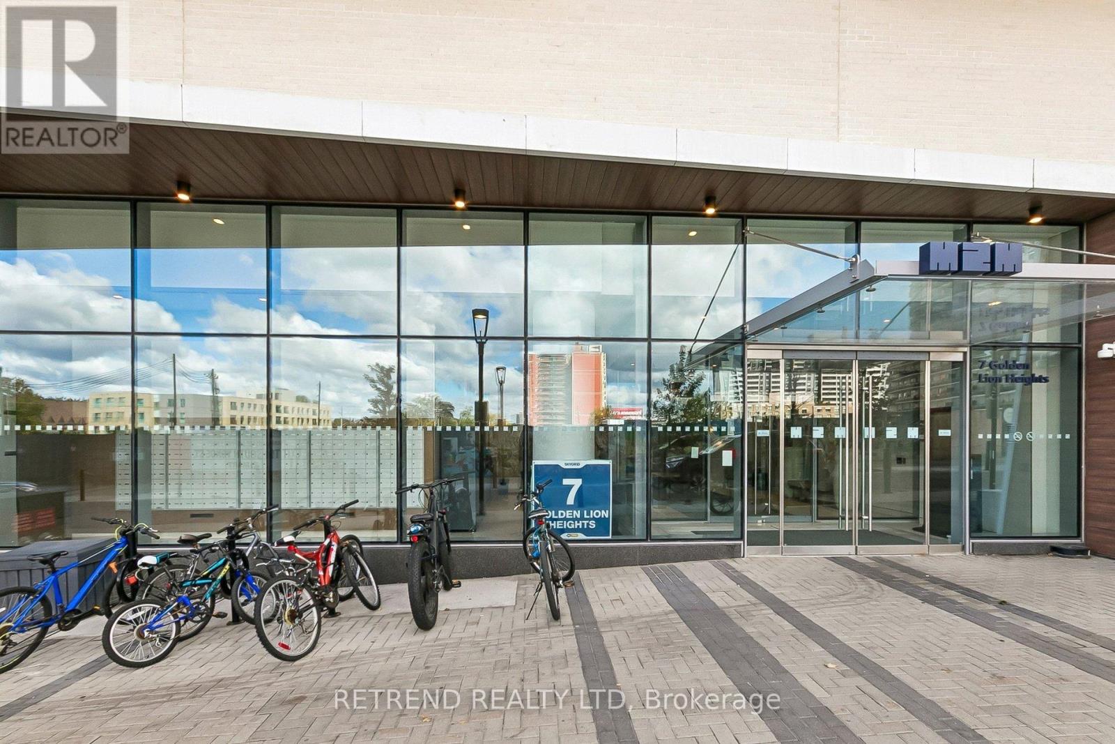 7 Golden Lion Heights, Toronto, Ontario  M2M 0C1 - Photo 3 - C14099590