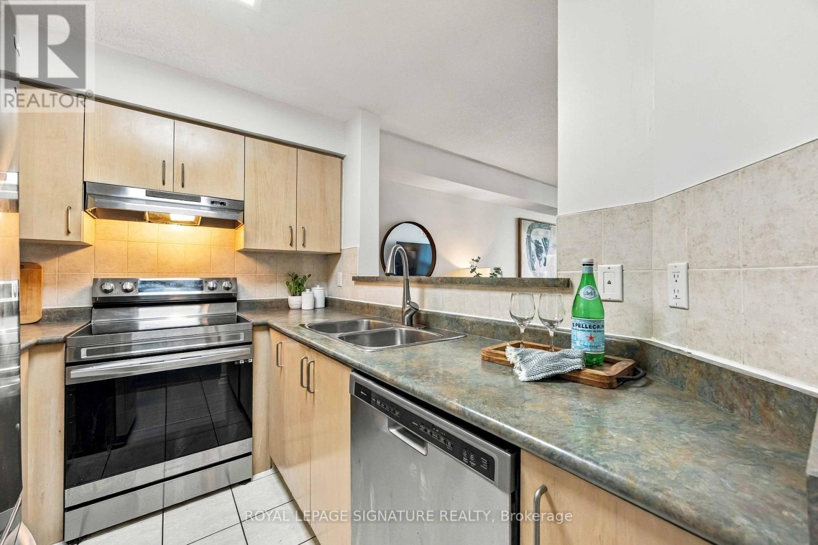 314 - 906 Sheppard Avenue W, Toronto, Ontario  M3H 2T5 - Photo 17 - C14099594