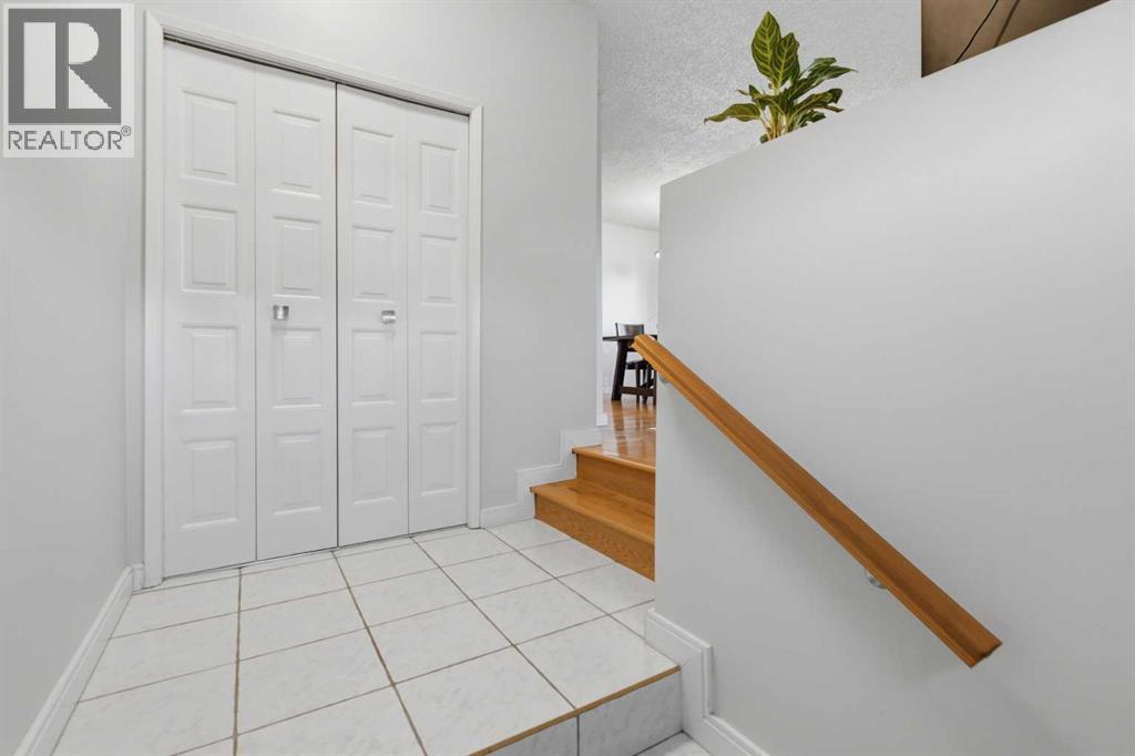3602 Cedarille Drive SW, Calgary, Alberta  T2W 5B2 - Photo 4 - A2351113