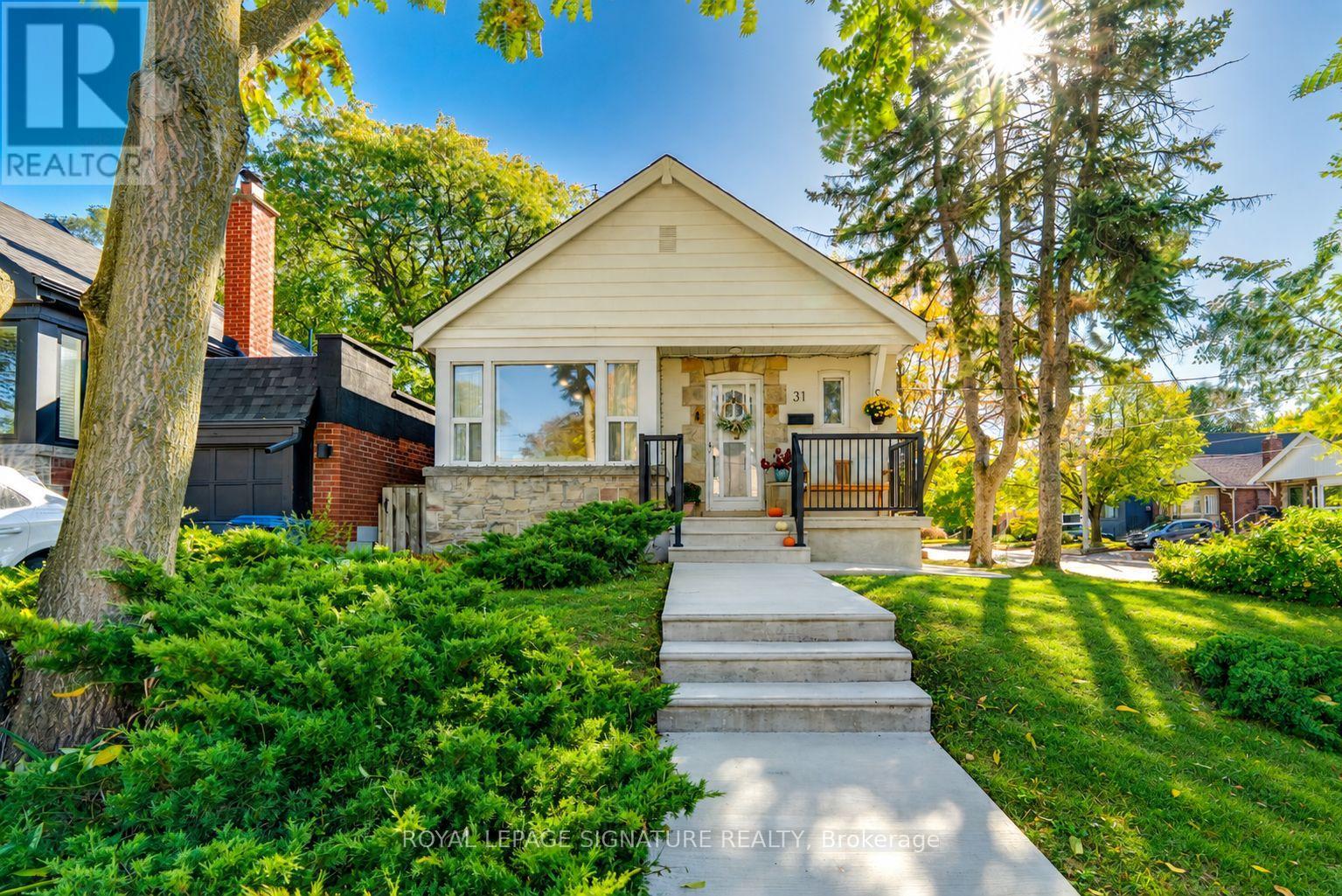 31 DAVIES CRESCENT, Toronto, Ontario
