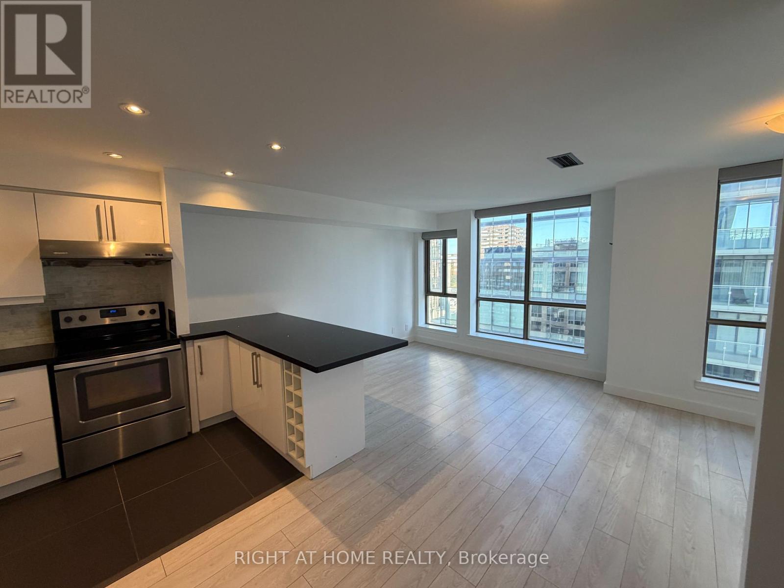 1601 - 40 Scollard Street, Toronto, Ontario  M5R 3S1 - Photo 11 - C13441068