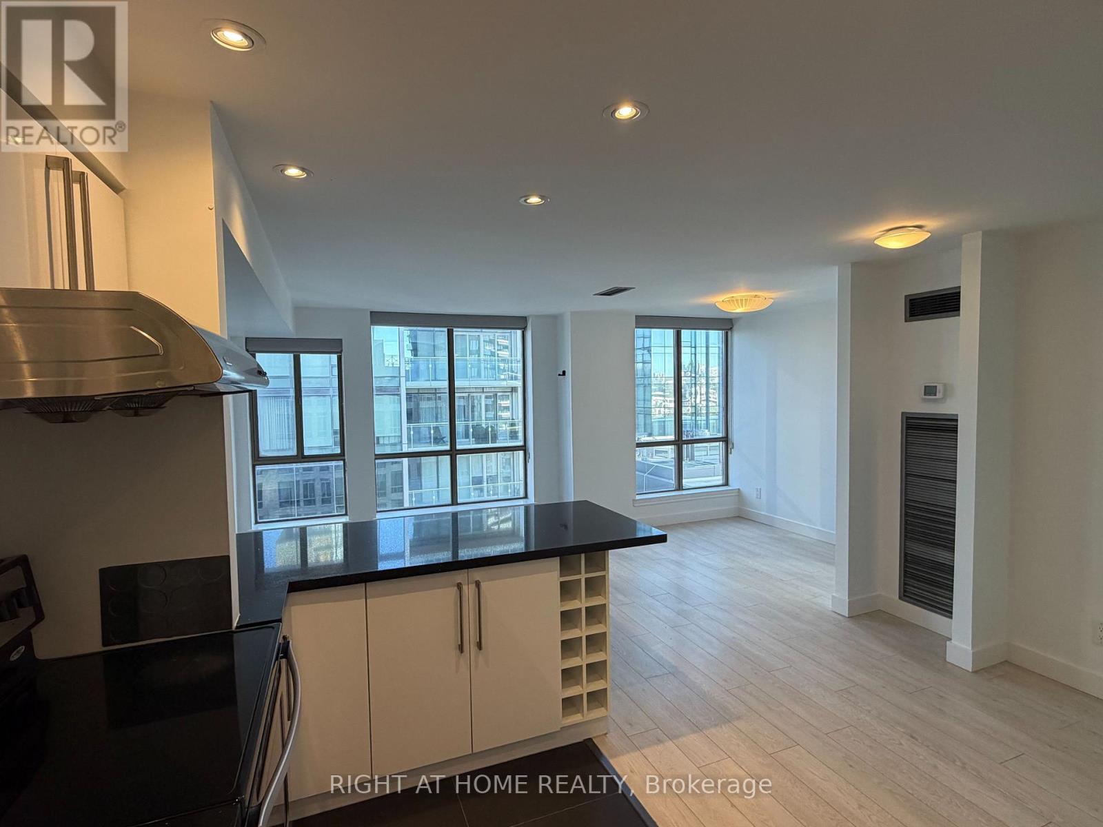 1601 - 40 Scollard Street, Toronto, Ontario  M5R 3S1 - Photo 7 - C13441068