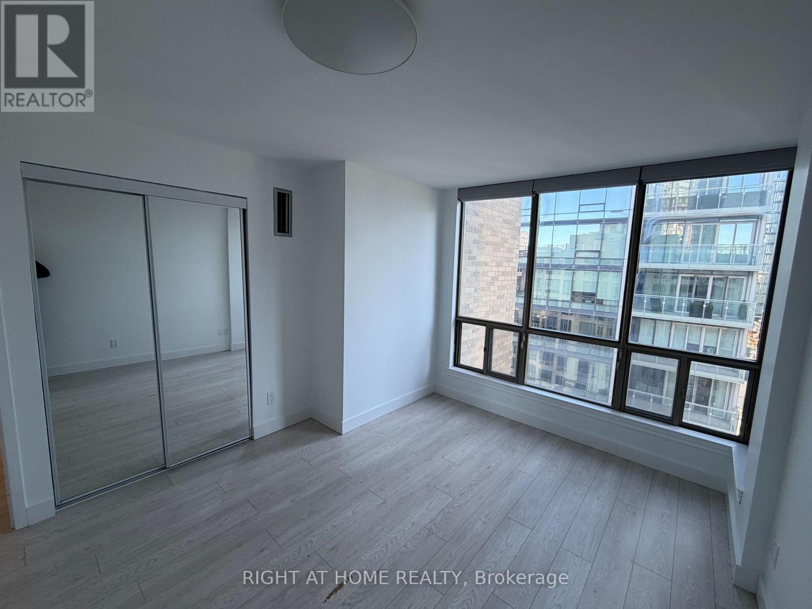 1601 - 40 Scollard Street, Toronto, Ontario  M5R 3S1 - Photo 19 - C13441068