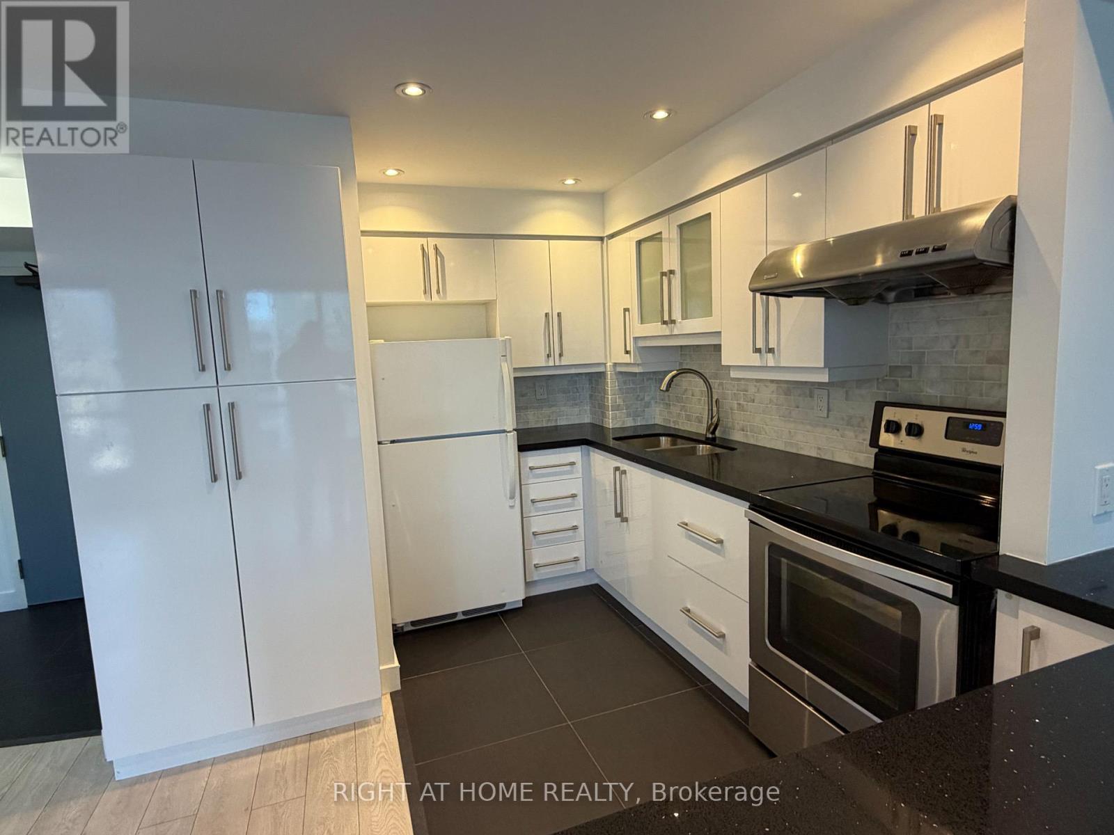 1601 - 40 Scollard Street, Toronto, Ontario  M5R 3S1 - Photo 15 - C13441068