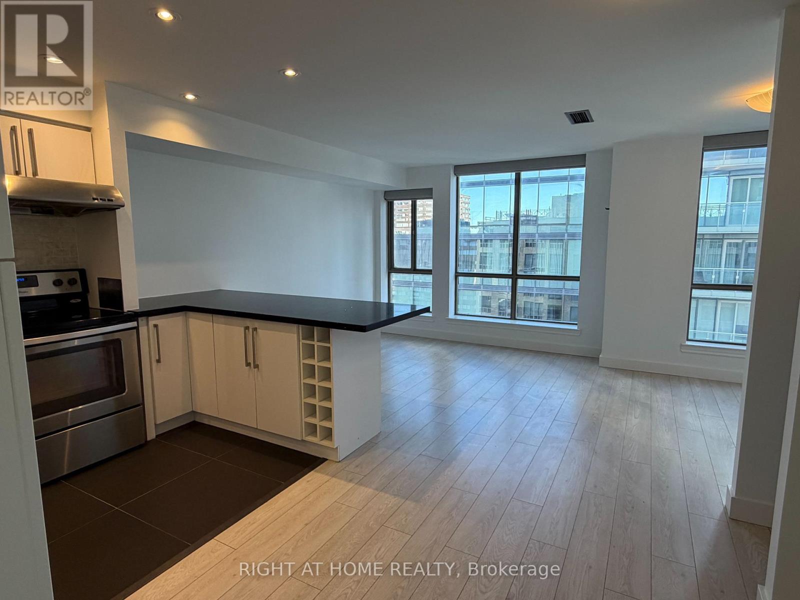 1601 - 40 Scollard Street, Toronto, Ontario  M5R 3S1 - Photo 12 - C13441068