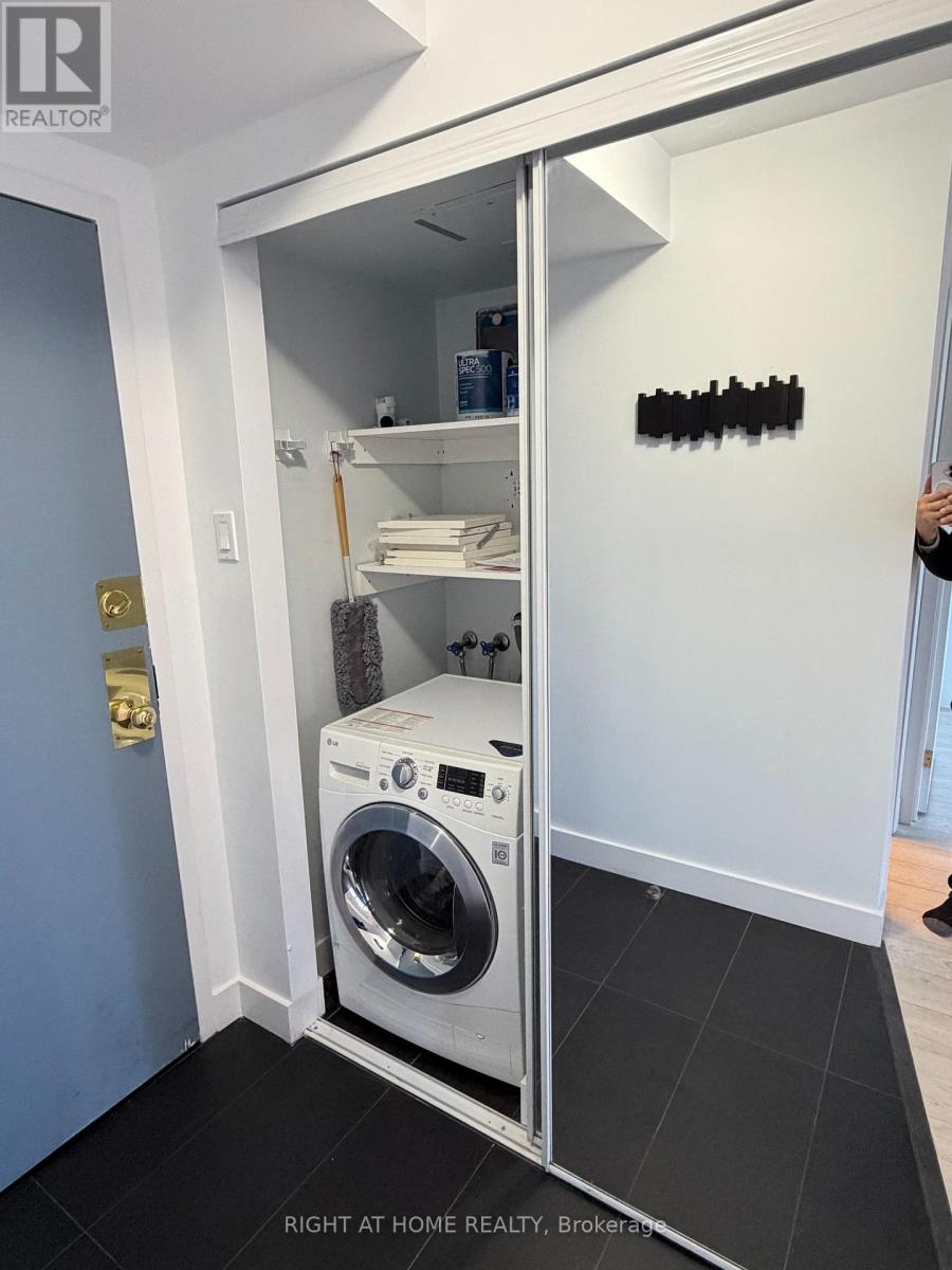 1601 - 40 Scollard Street, Toronto, Ontario  M5R 3S1 - Photo 23 - C13441068