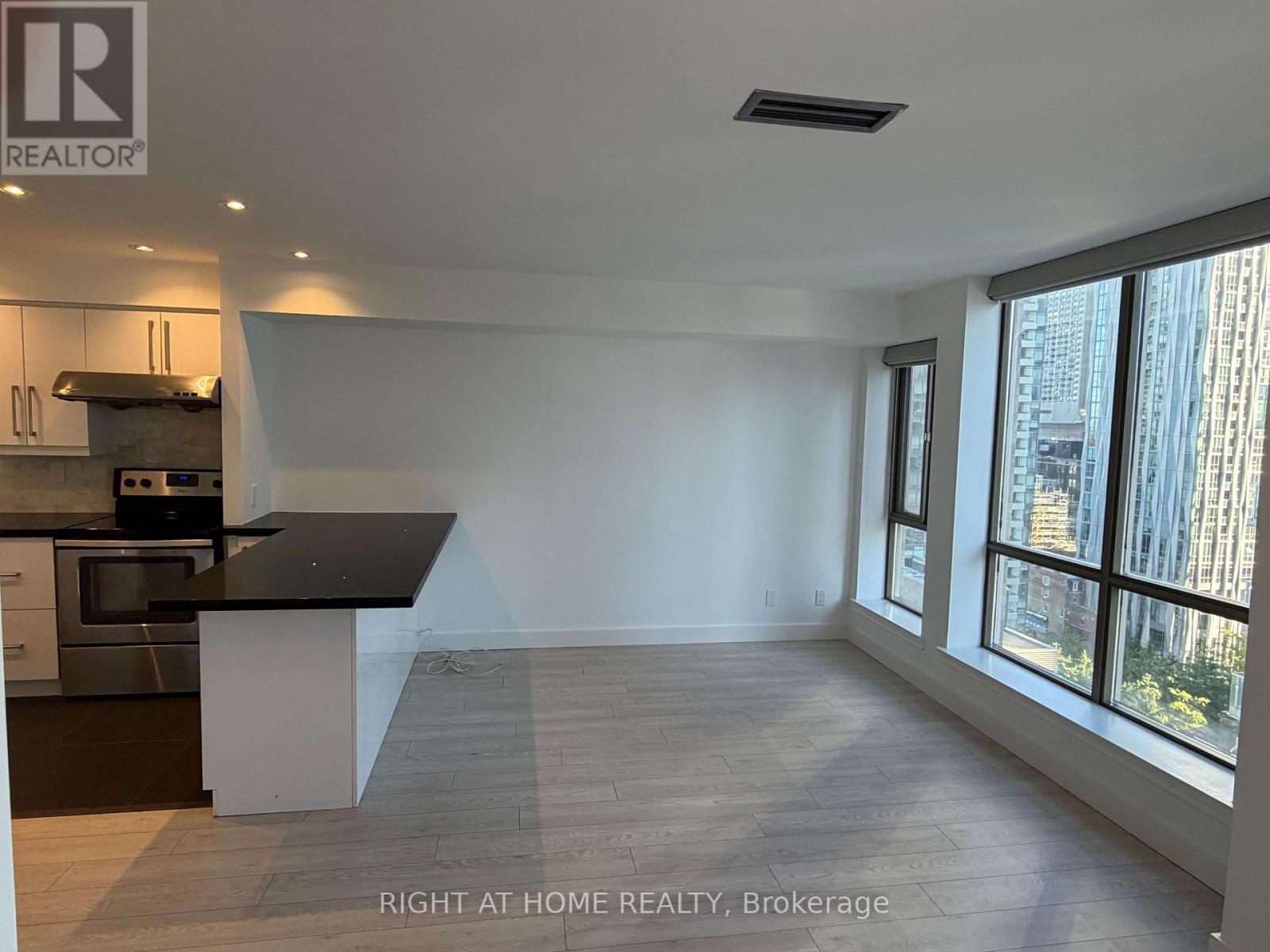 1601 - 40 Scollard Street, Toronto, Ontario  M5R 3S1 - Photo 9 - C13441068
