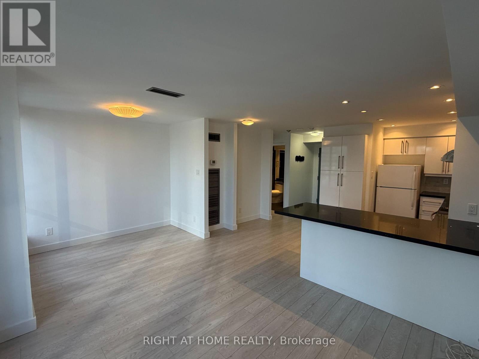 1601 - 40 Scollard Street, Toronto, Ontario  M5R 3S1 - Photo 8 - C13441068