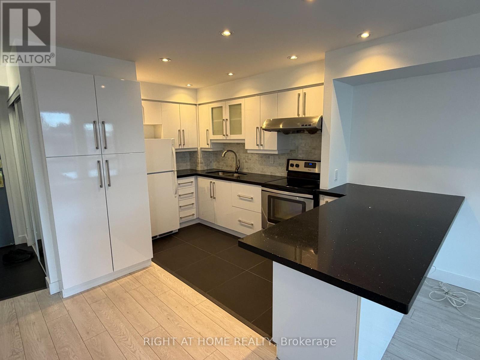 1601 - 40 Scollard Street, Toronto, Ontario  M5R 3S1 - Photo 13 - C13441068