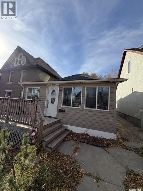 229 I Avenue N, Saskatoon, Saskatchewan  S7L 2G3 - Photo 2 - SK051467