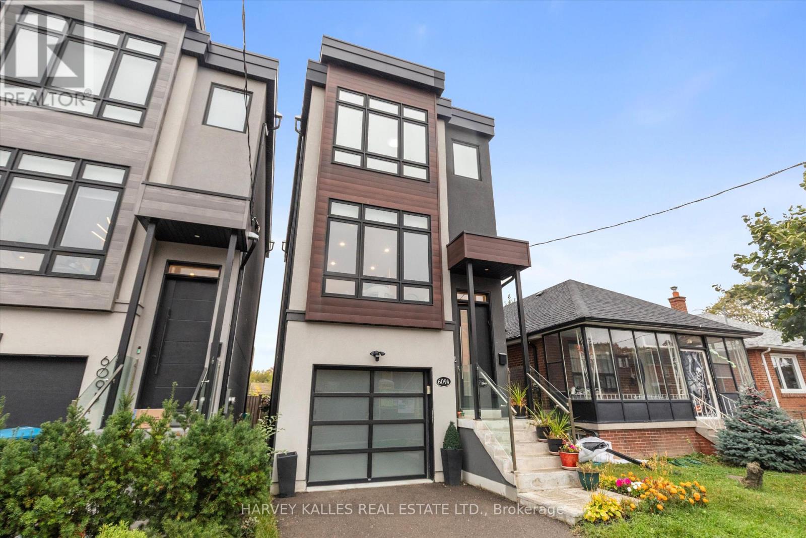 609a Harvie Avenue, Toronto, Ontario  M6E 4M3 - Photo 2 - W14099502