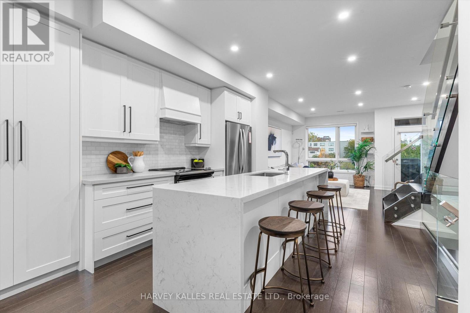 609a Harvie Avenue, Toronto, Ontario  M6E 4M3 - Photo 7 - W14099502