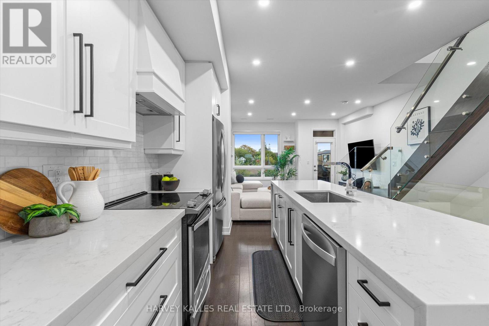 609a Harvie Avenue, Toronto, Ontario  M6E 4M3 - Photo 8 - W14099502