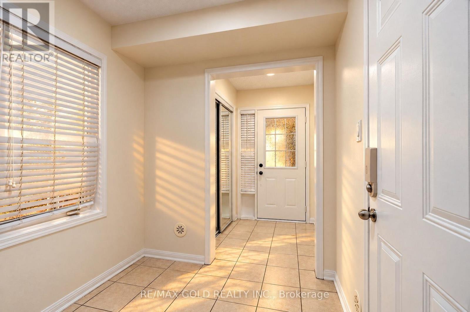 14 Memory Lane, Brampton (Brampton North), Ontario  L7A 0V9 - Photo 5 - W14099578