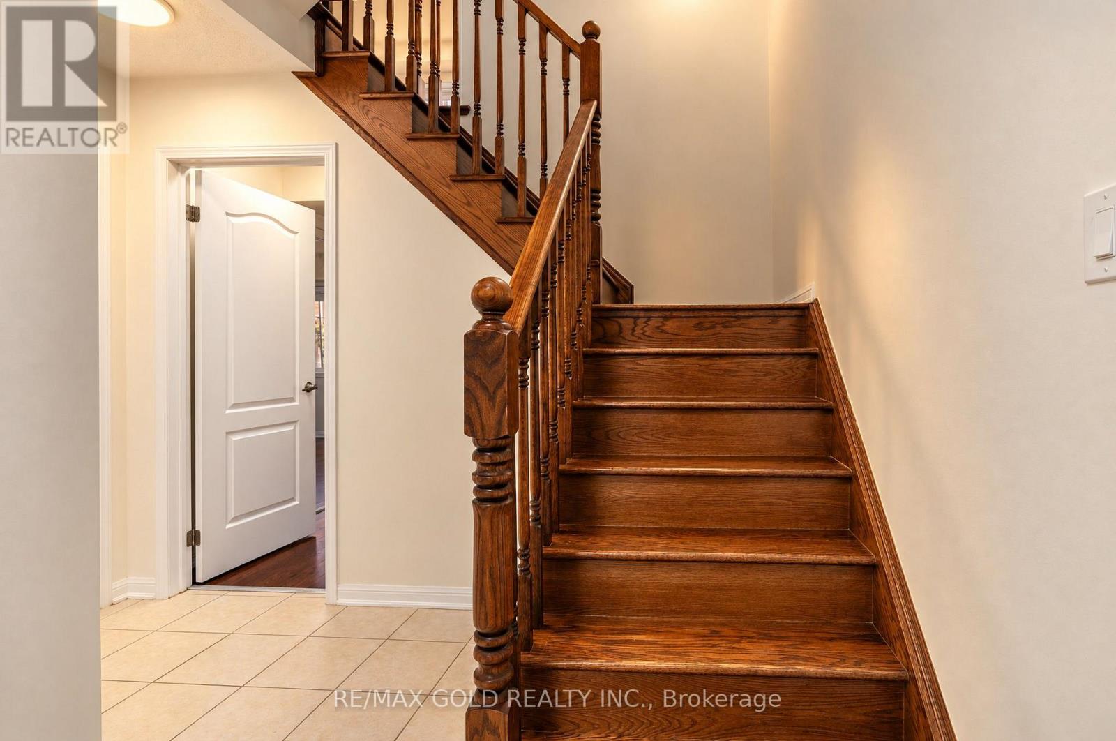 14 Memory Lane, Brampton (Brampton North), Ontario  L7A 0V9 - Photo 6 - W14099578