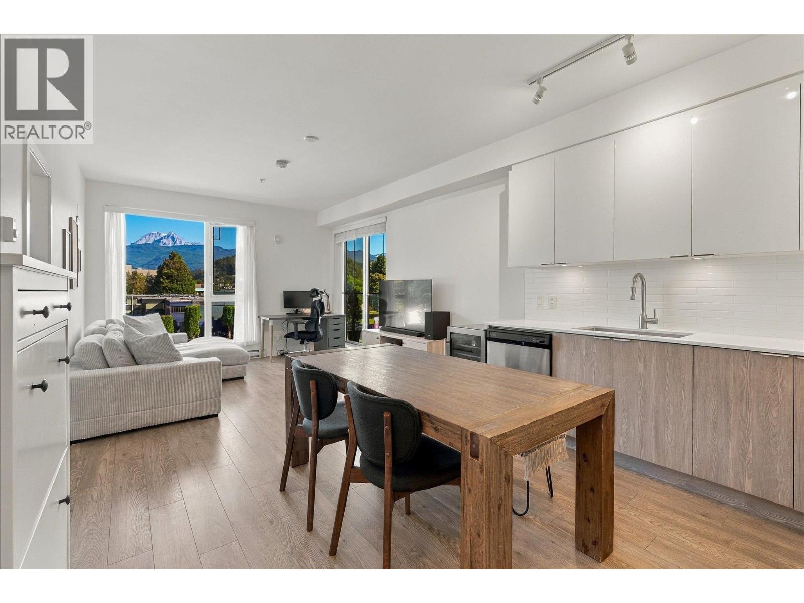 324 37881 Cleveland Avenue, Squamish, British Columbia  V8B 0Z7 - Photo 2 - R3177064