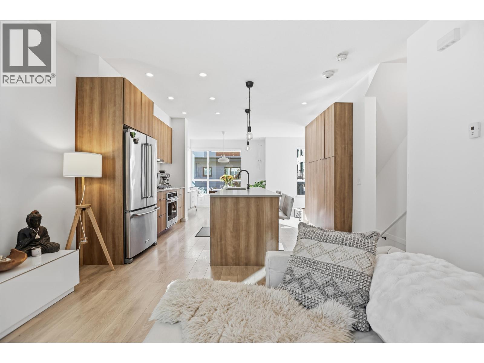 24 533 E 3rd Street, North Vancouver, British Columbia  V7L 1G4 - Photo 3 - R3177089