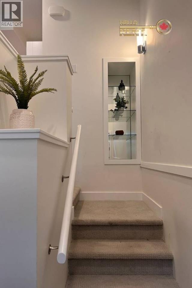 213 2035 Glenaire Drive, North Vancouver, British Columbia  V7P 1Y2 - Photo 2 - R3177067