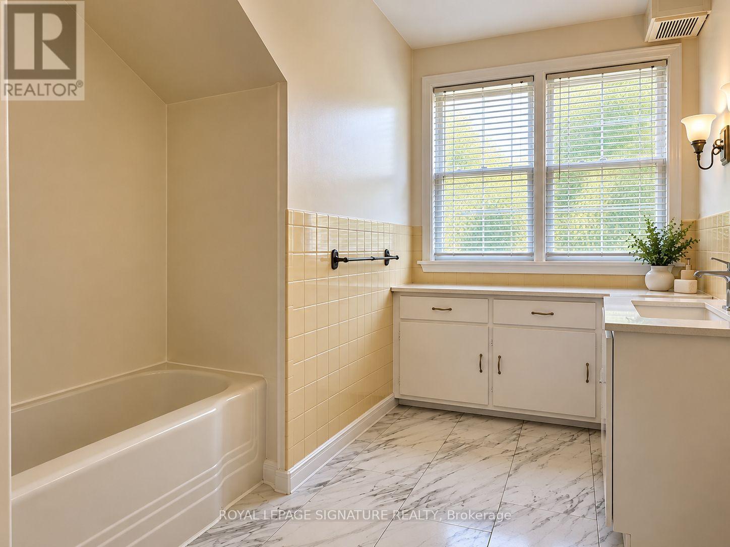 Main Unit - 21 Yongeview Avenue, Richmond Hill, Ontario  L4C 7A3 - Photo 14 - N14097498