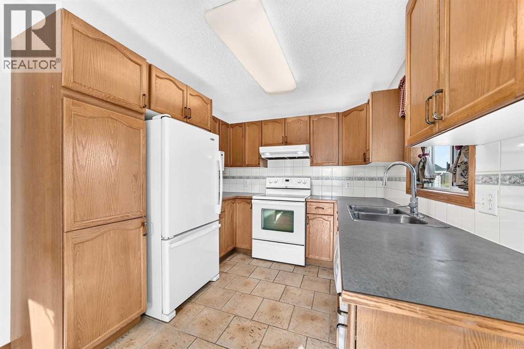 106 Elizabeth Way SE, Airdrie, Alberta  T4B 2H6 - Photo 4 - A2352089
