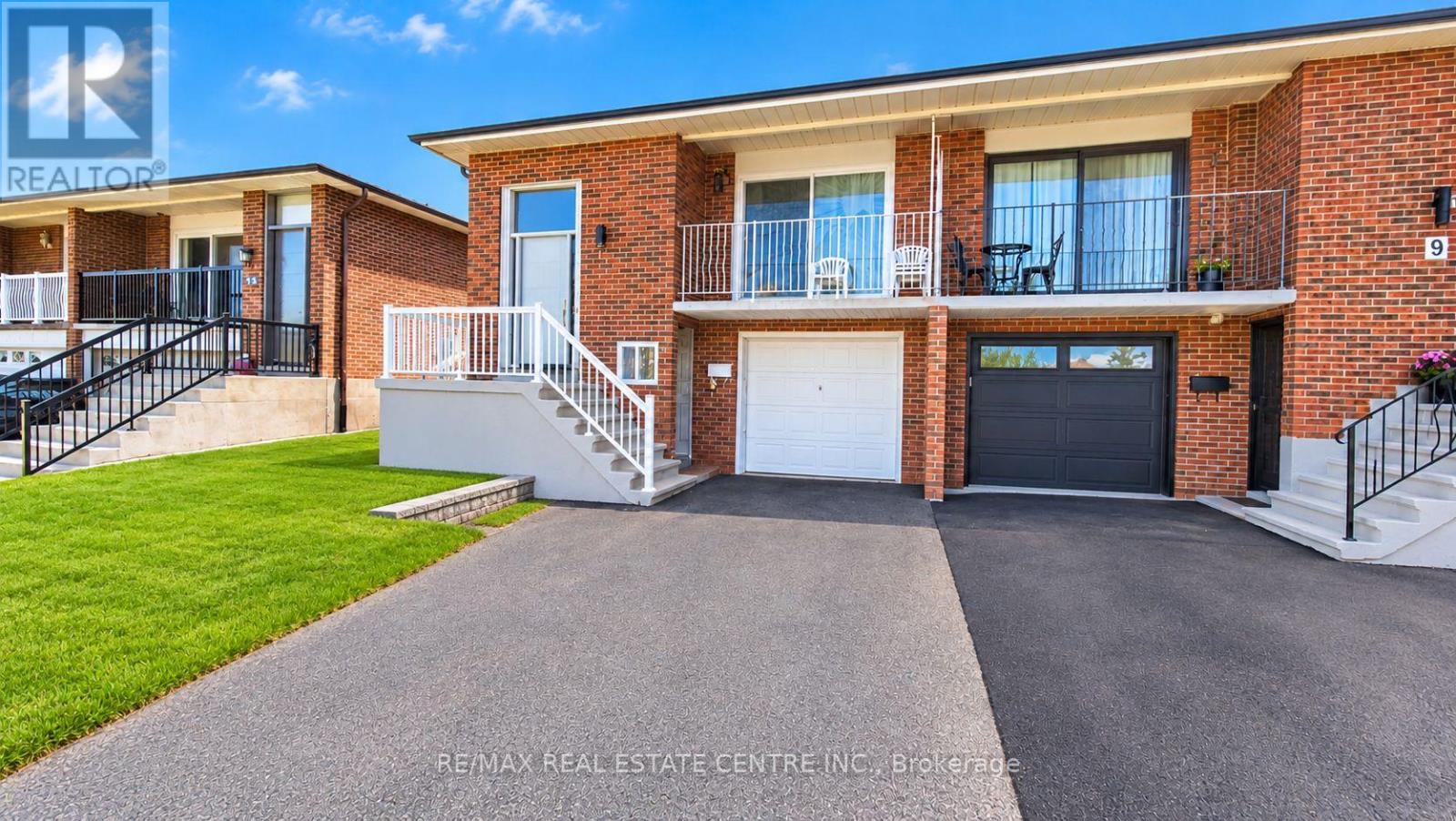11 Albany Drive, Vaughan, Ontario  L4L 2X5 - Photo 2 - N14099710