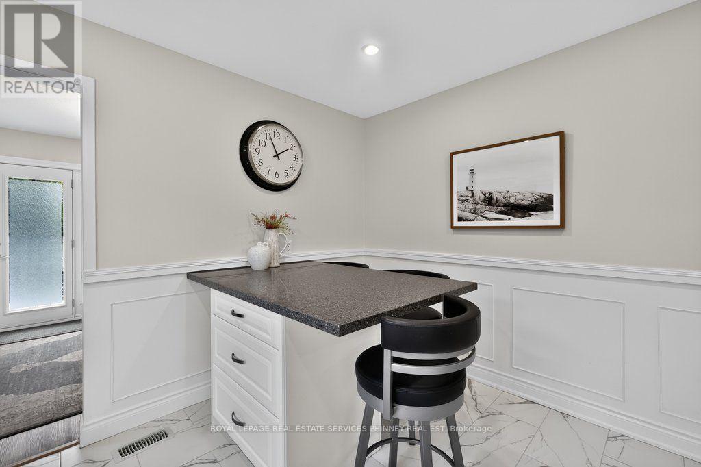 838 Saddle Crescent, Mississauga, Ontario  L4Y 2V8 - Photo 6 - W14099778