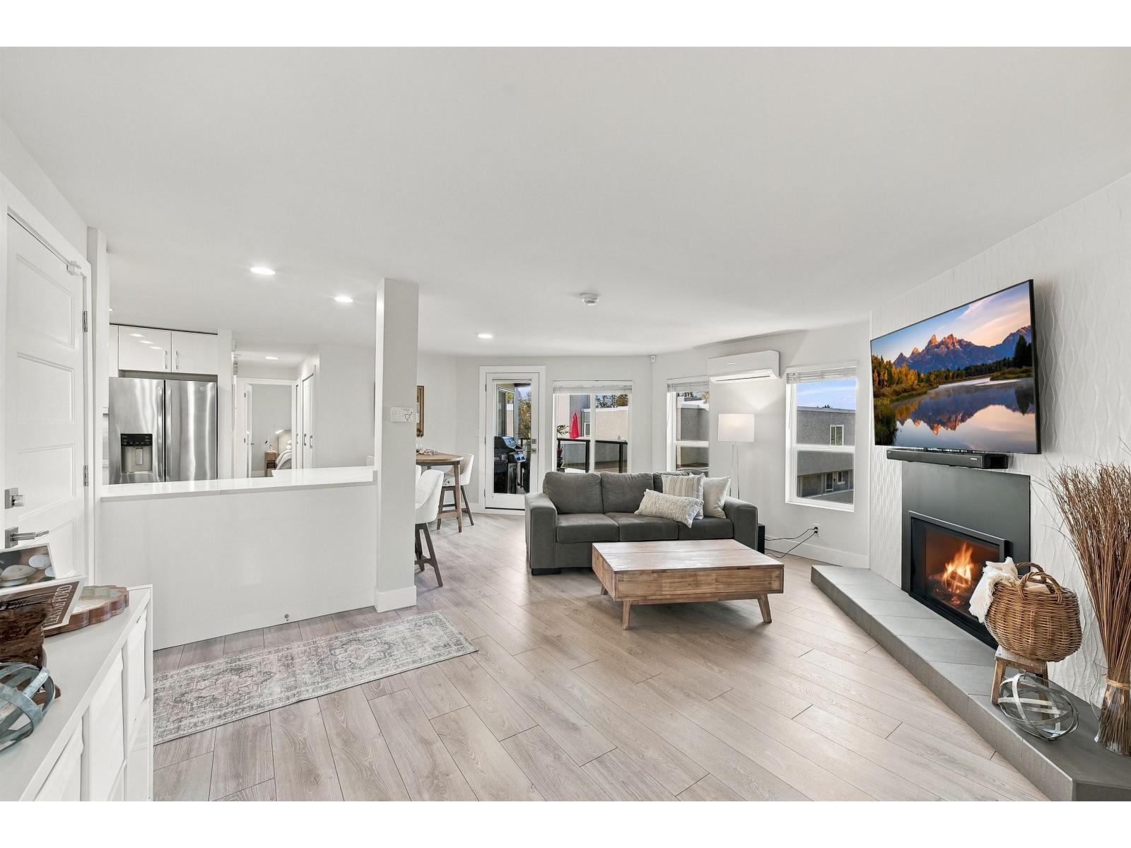 9 15989 MARINE DRIVE