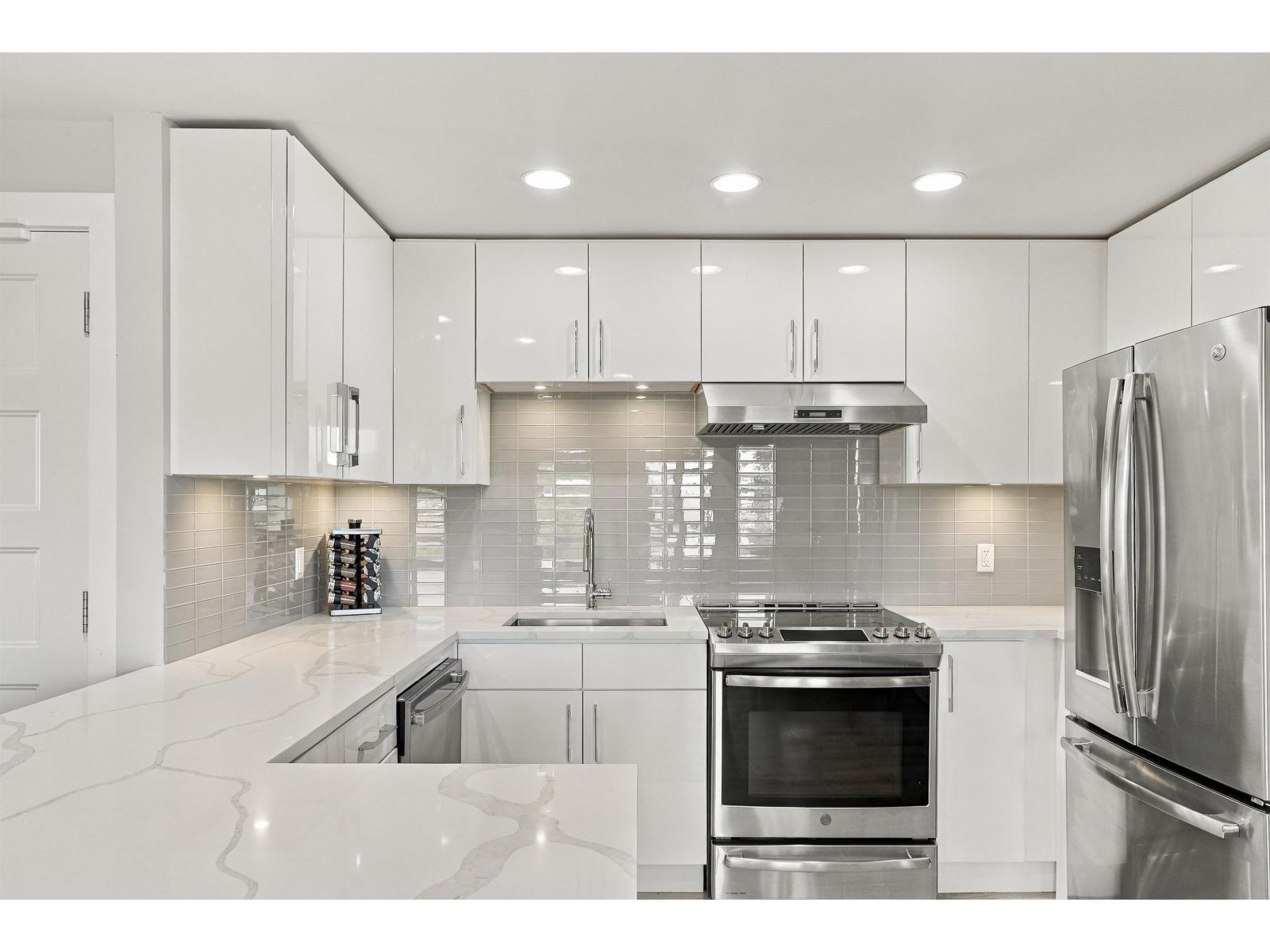 9 15989 MARINE DRIVE