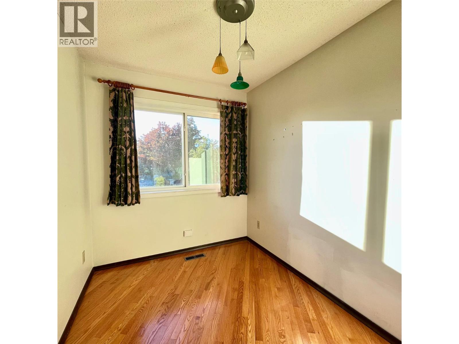2681 Abbott Street, Kelowna, British Columbia  V1Y 1G3 - Photo 32 - 10364612