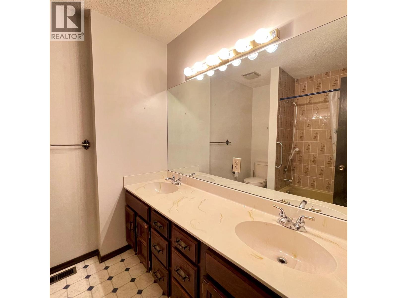2681 Abbott Street, Kelowna, British Columbia  V1Y 1G3 - Photo 33 - 10364612