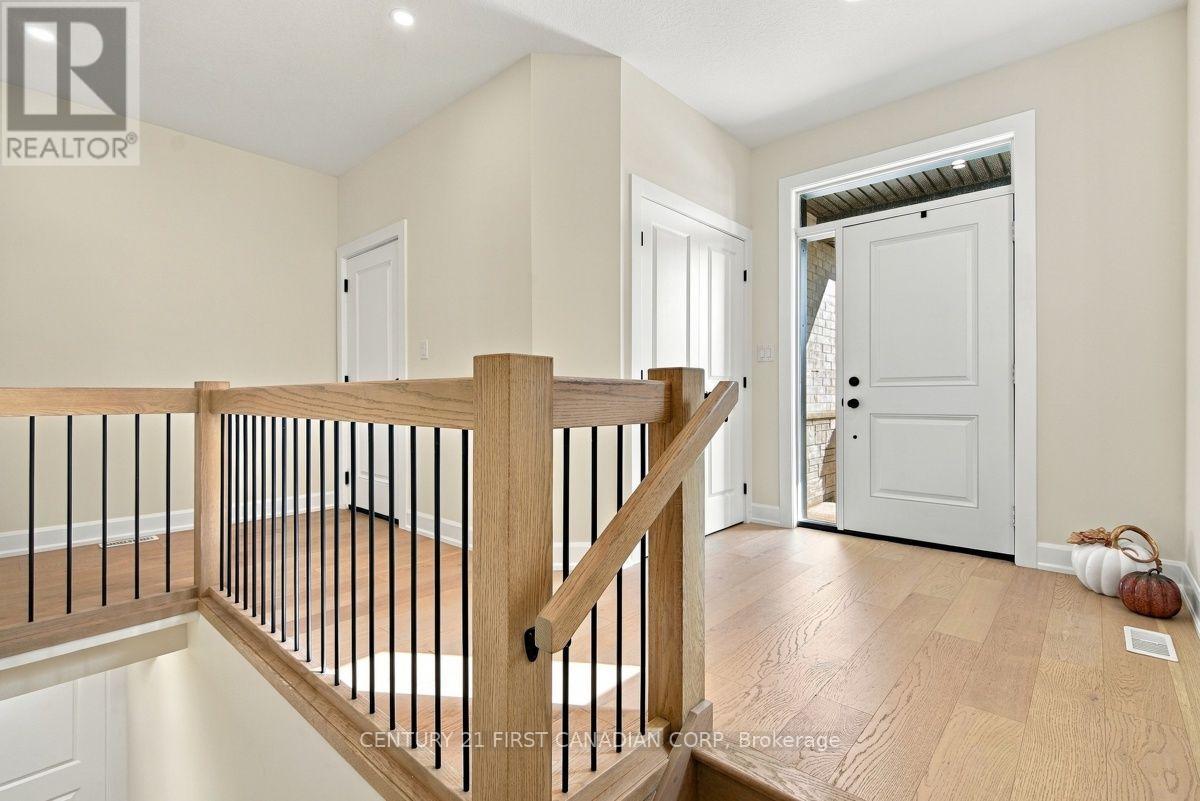 12 Briscoe Crescent, Strathroy-Caradoc, Ontario N7G 4E1 - Photo 6 - X14099880