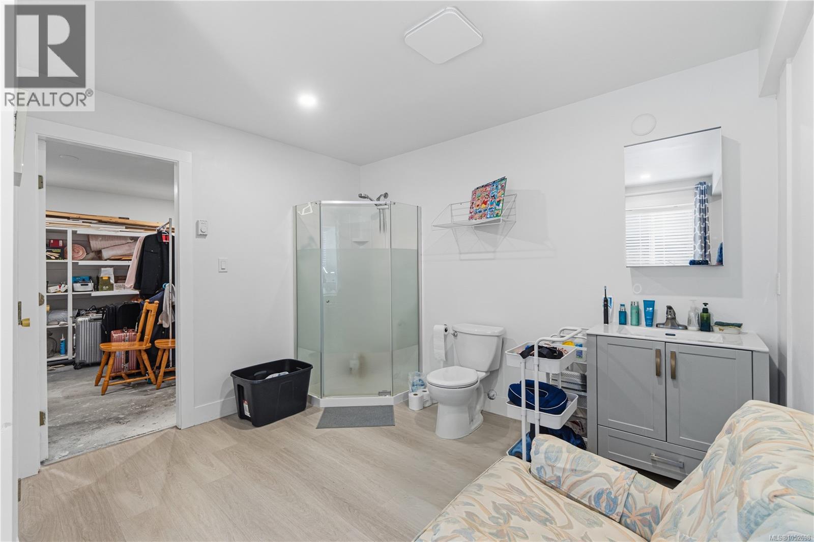 5072 Vista View Cres