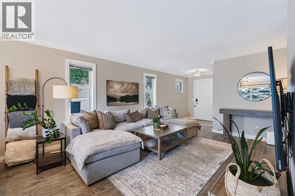 75 Cedarwood Lane SW, Calgary, Alberta  T2W 6J3 - Photo 4 - A2352130