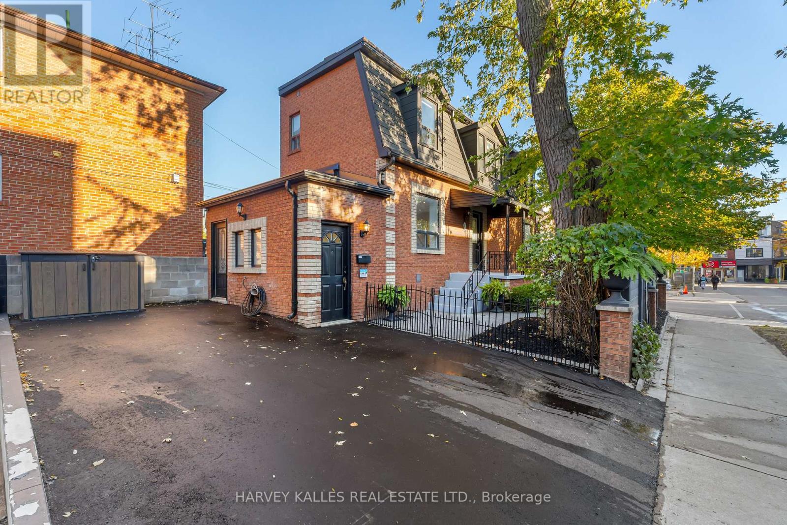 15 Markham Street, Toronto, Ontario  M6J 2G1 - Photo 3 - C14099940