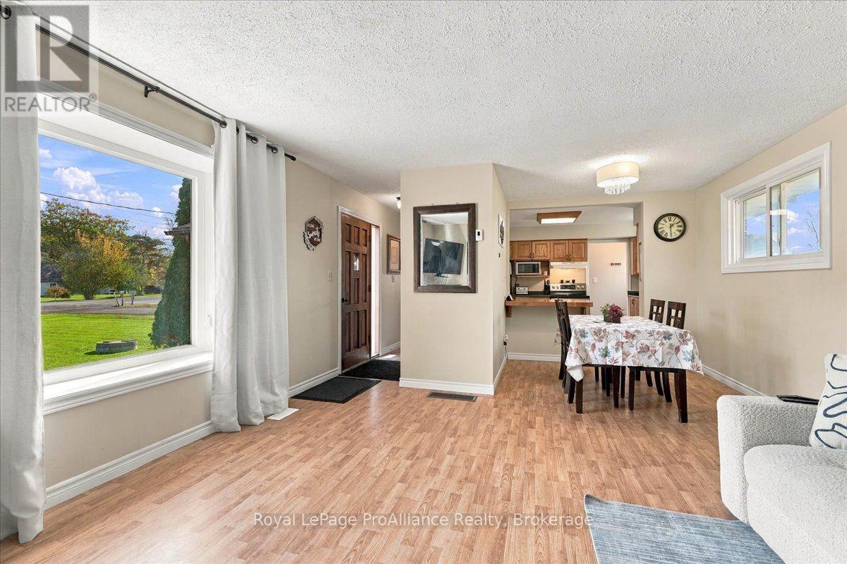 25 Ashley Street, Belleville, Ontario  K0K 2B0 - Photo 5 - X14099962