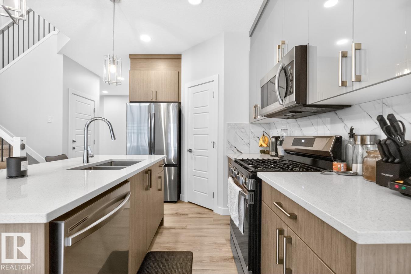 3227 Magpie LI NW