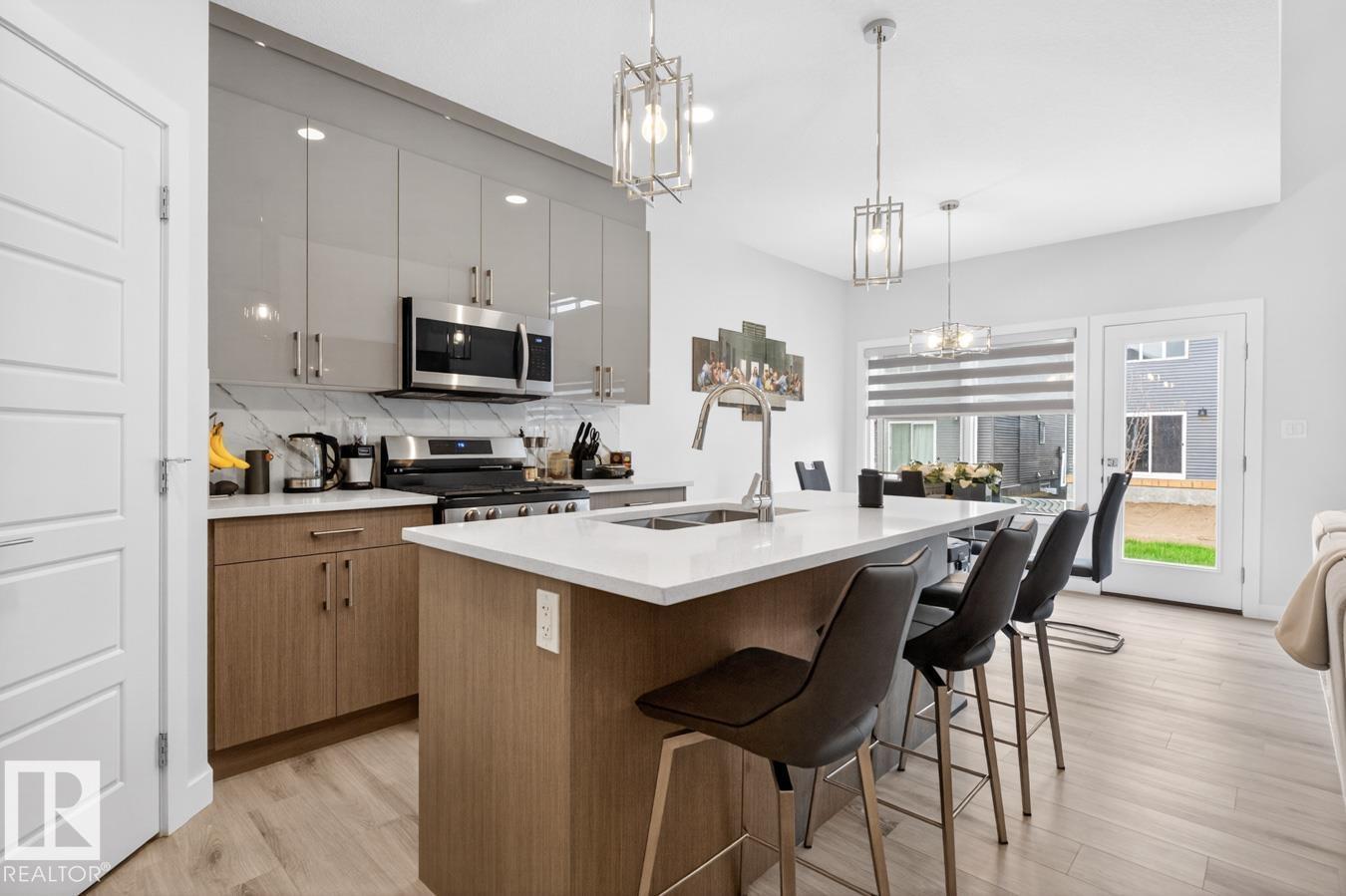 3227 Magpie LI NW