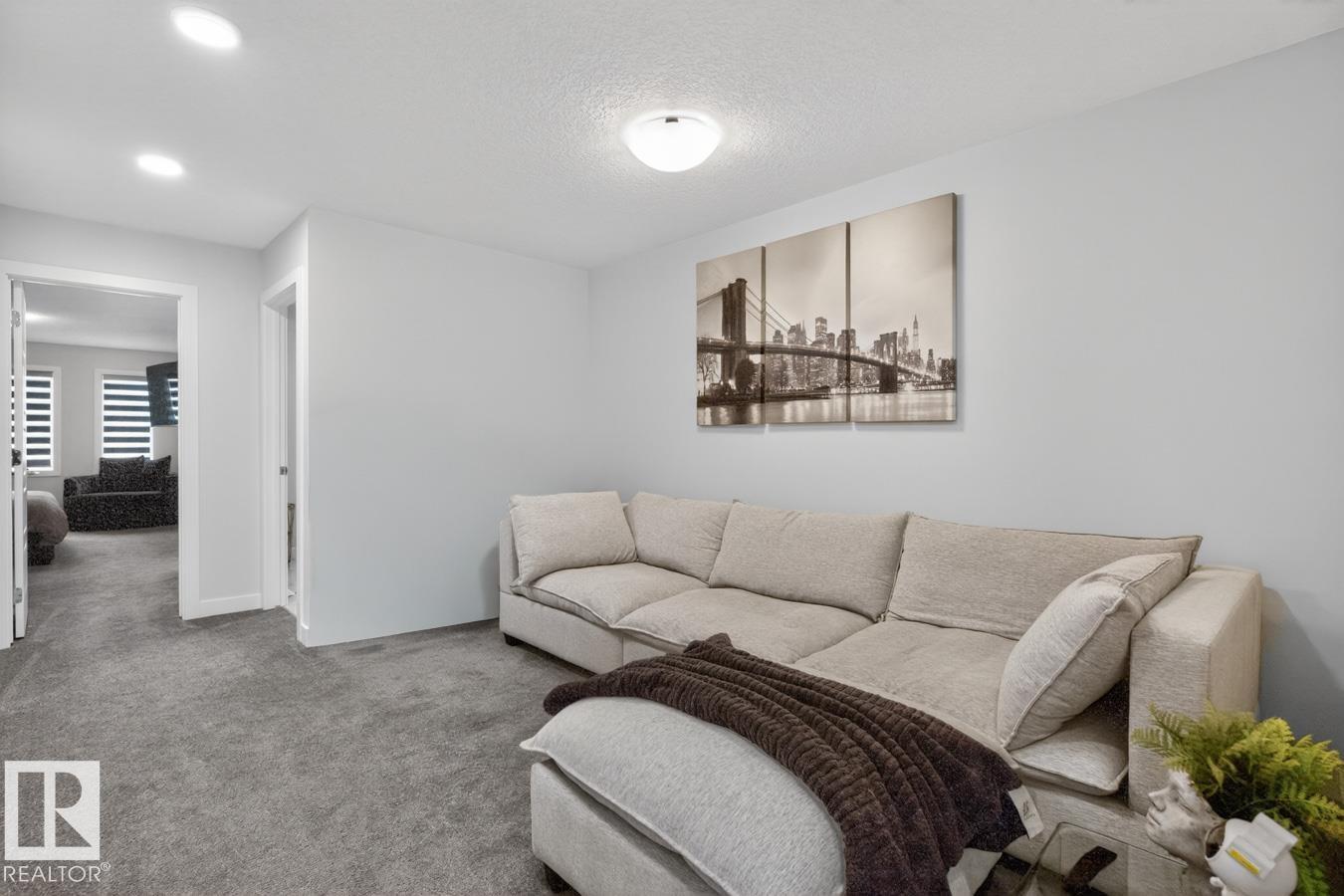 3227 Magpie LI NW
