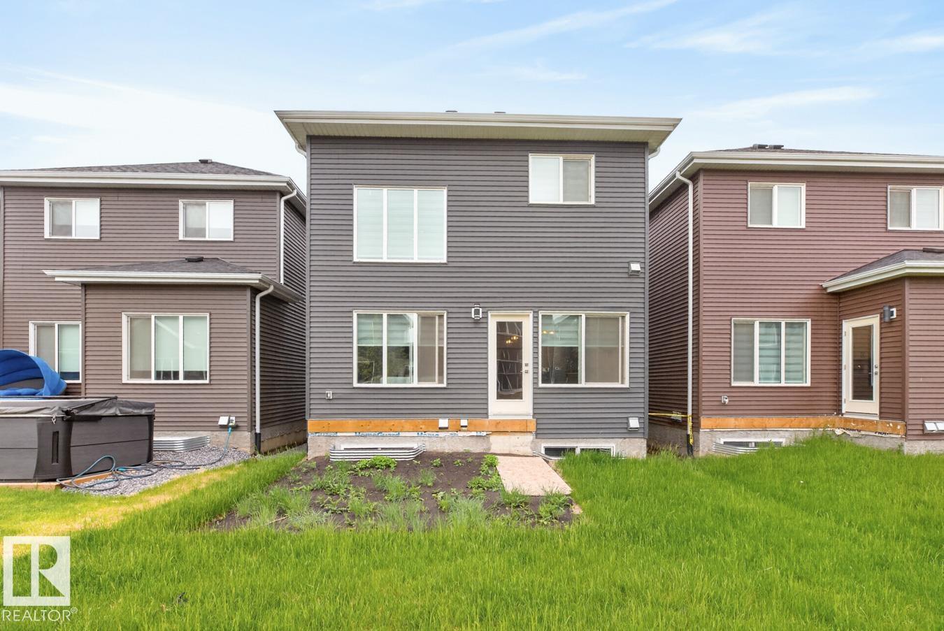 3227 Magpie LI NW