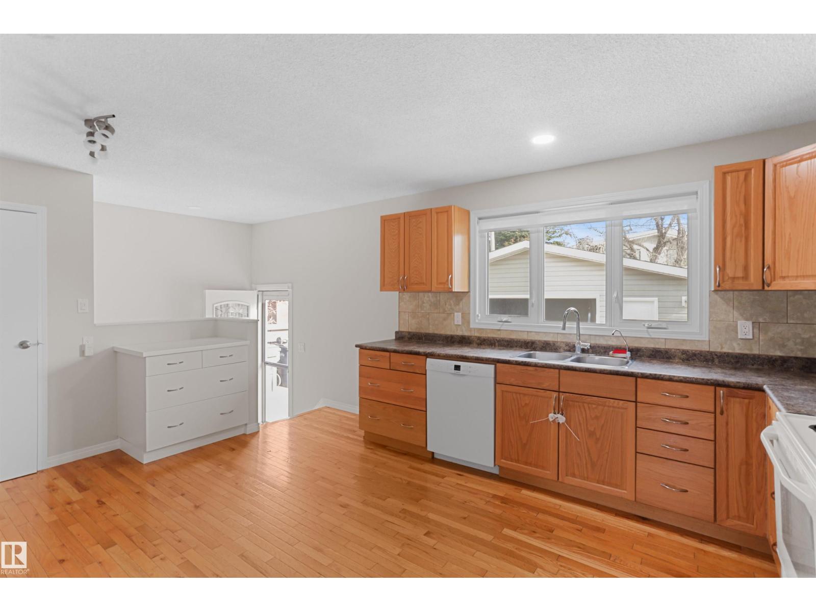 48 PIPESTONE DR