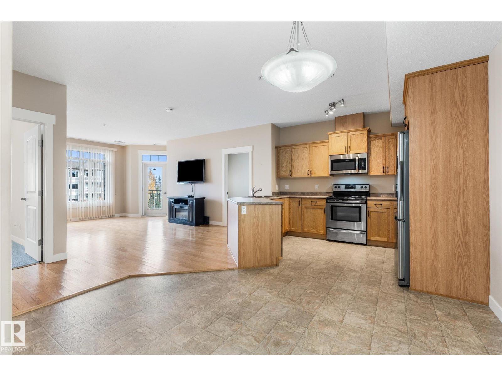 #331 511 QUEEN ST
