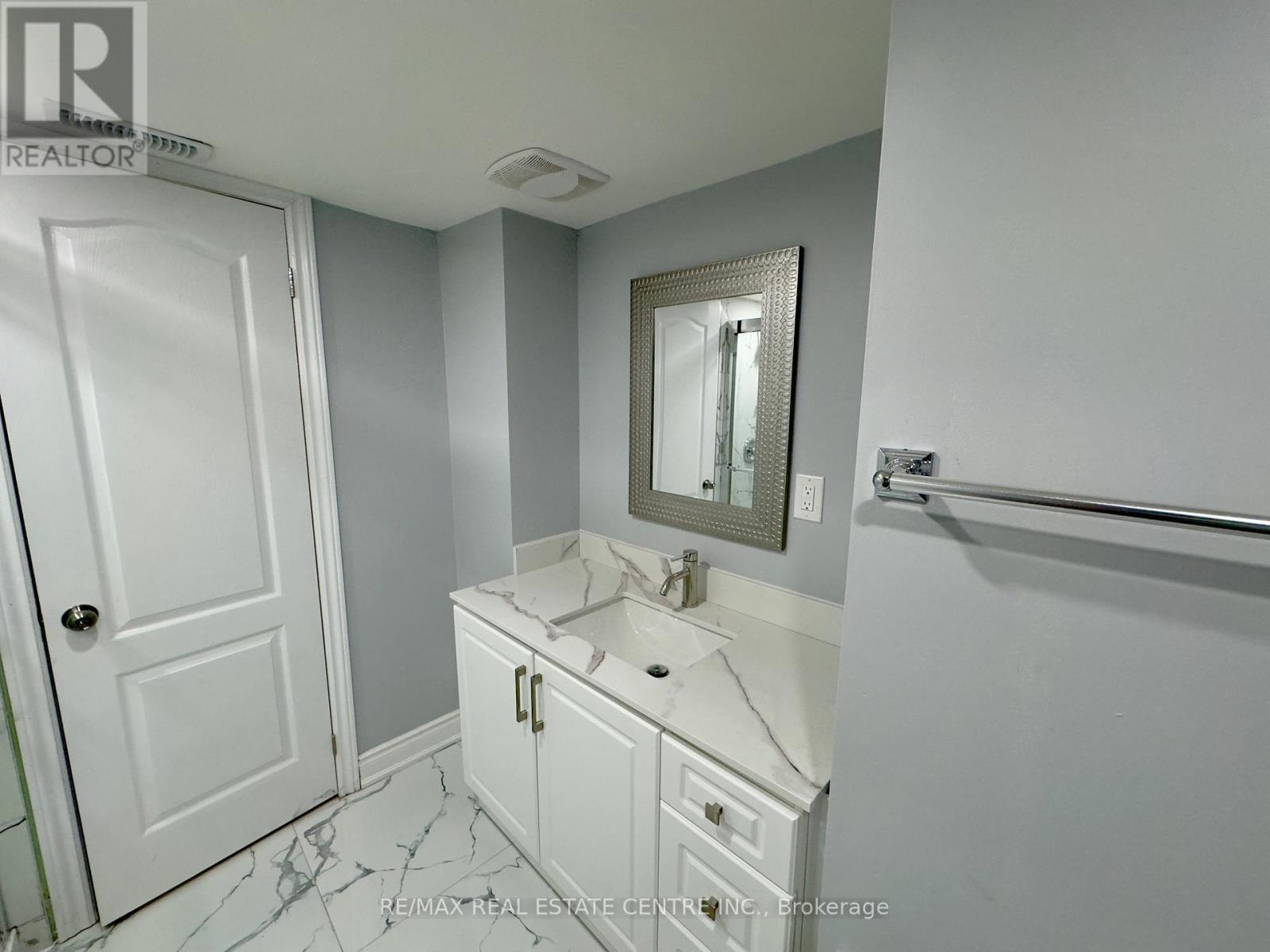 Bsmt. - 5983 Sidmouth Street, Mississauga, Ontario  L5V 2Z5 - Photo 11 - W14099888