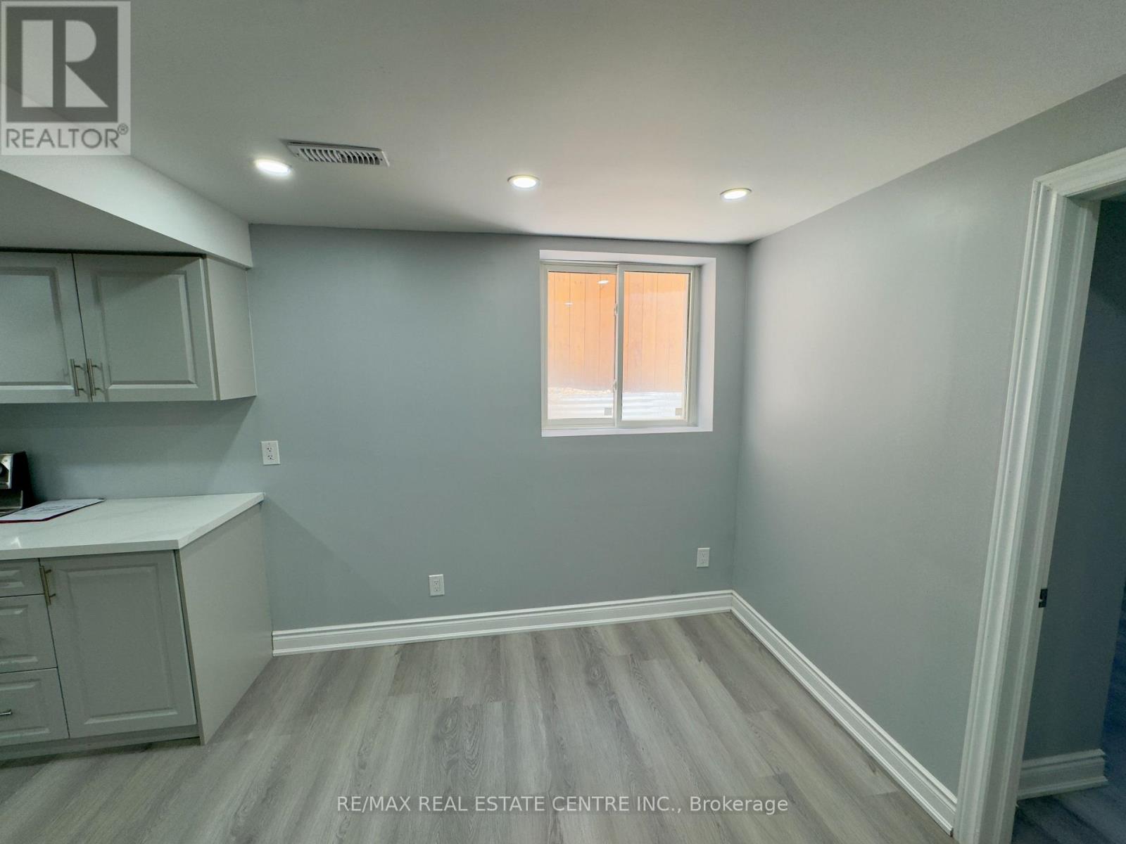 Bsmt. - 5983 Sidmouth Street, Mississauga, Ontario  L5V 2Z5 - Photo 6 - W14099888