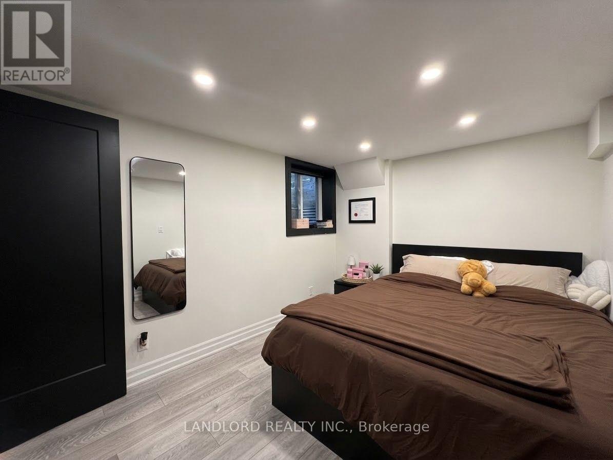4 - 121 Sorauren Avenue, Toronto, Ontario  M6R 2E3 - Photo 11 - W14099934