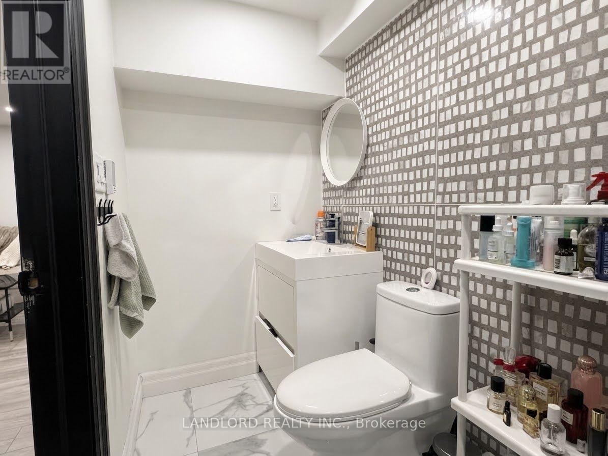 4 - 121 Sorauren Avenue, Toronto, Ontario  M6R 2E3 - Photo 13 - W14099934