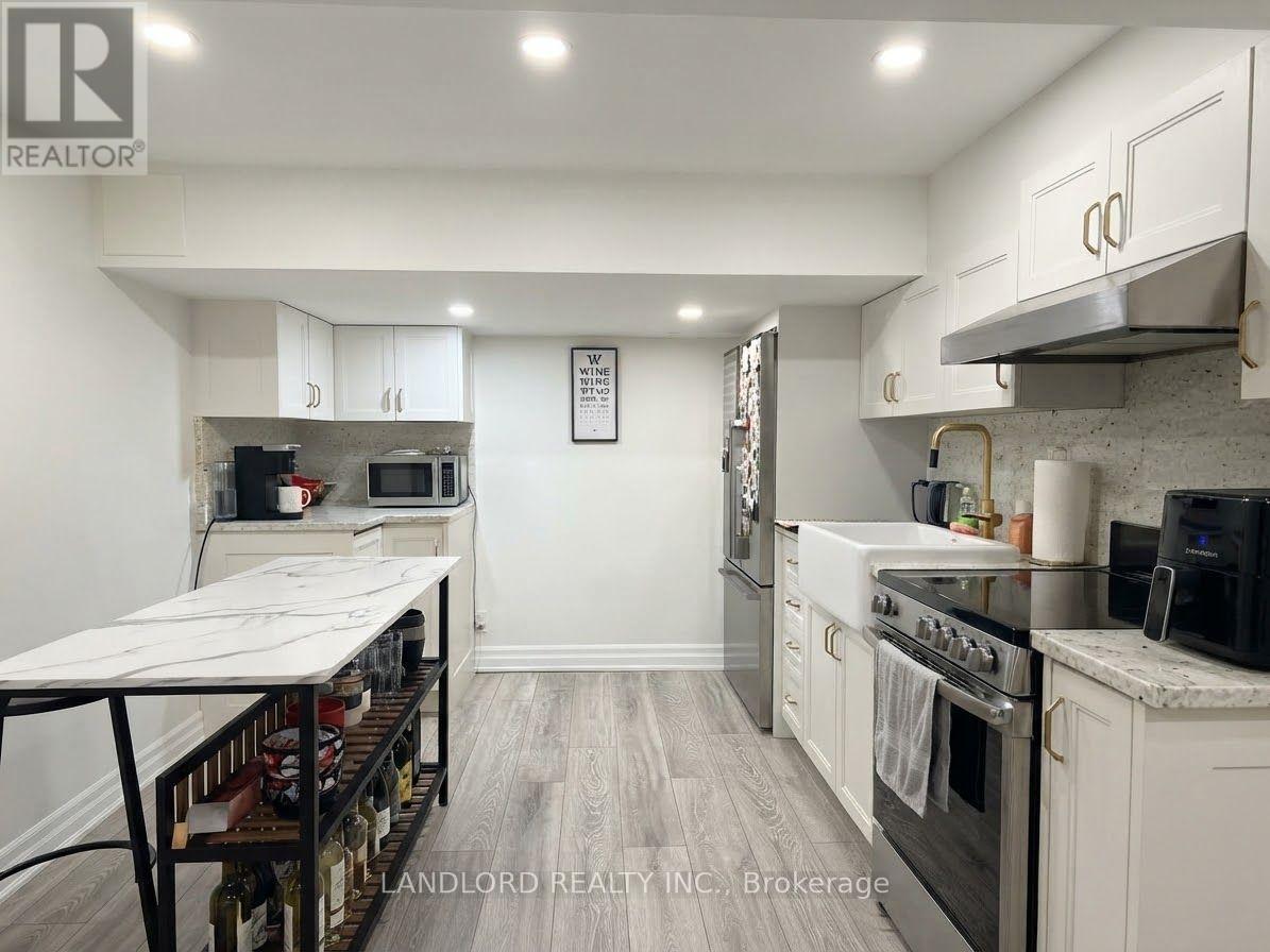 4 - 121 Sorauren Avenue, Toronto, Ontario  M6R 2E3 - Photo 2 - W14099934